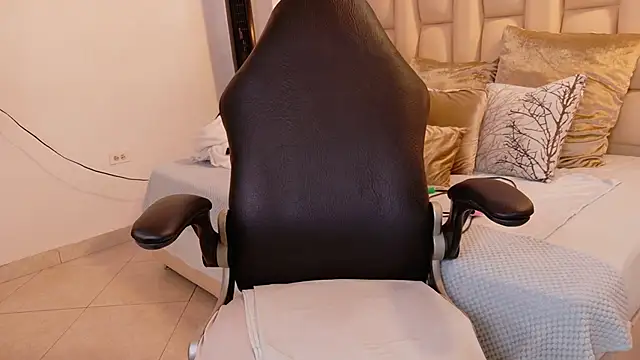 lia mariana online show from 10/20/25, 06:19