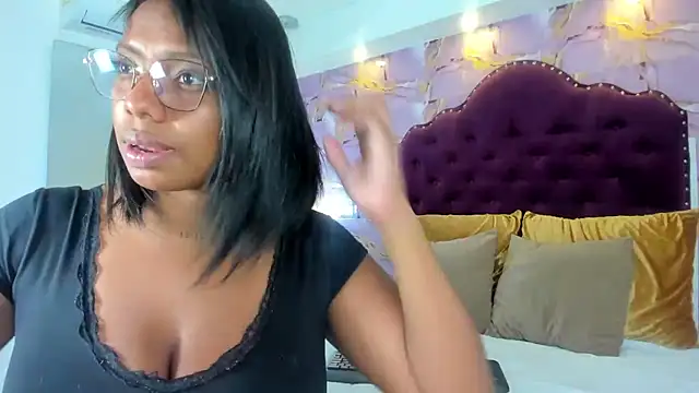 Snapshot of lia_mariana chatting on 07/11/26, 04:53 lia mariana online show from 07/11/26, 04:53