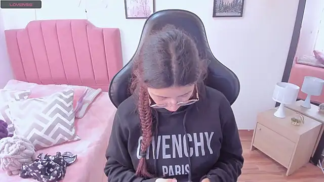 Amy joones online show from 12/04/25, 12:47