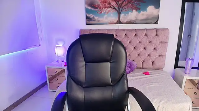 Julianaa Castro  online show from 03/25/26, 11:38