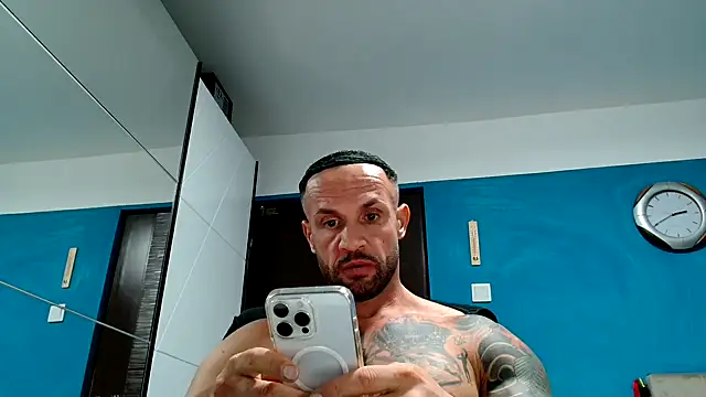 Snapshot of Magnificmuscles89 chatting on 10/01/25, 11:44 Magnificmuscles89 online show from 10/01/25, 11:44