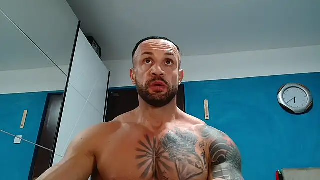 Snapshot of Magnificmuscles89 chatting on 10/05/25, 03:43 Magnificmuscles89 online show from 10/05/25, 03:43