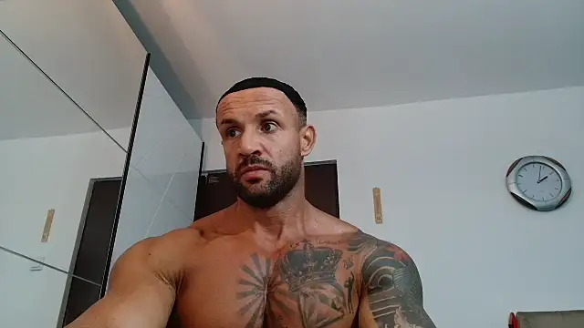 Snapshot of Magnificmuscles89 chatting on 06/15/26, 11:01 Magnificmuscles89 online show from 06/15/26, 11:01