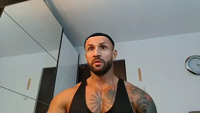 Snapshot of Magnificmuscles89 chatting on 06/21/26, 12:24 Magnificmuscles89 online show from 06/21/26, 12:24