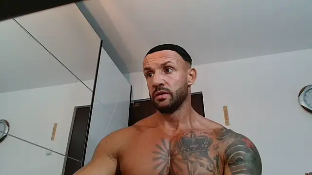 Snapshot of Magnificmuscles89 chatting on 06/24/26, 10:25 Magnificmuscles89 online show from 06/24/26, 10:25
