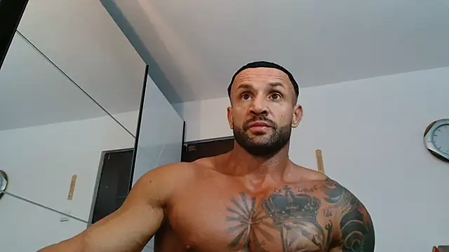 Snapshot of Magnificmuscles89 chatting on 06/24/26, 10:31 Magnificmuscles89 online show from 06/24/26, 10:31