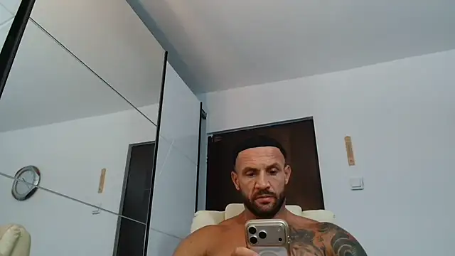 Snapshot of Magnificmuscles89 chatting on 06/26/26, 10:47 Magnificmuscles89 online show from 06/26/26, 10:47