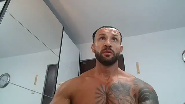 Snapshot of Magnificmuscles89 chatting on 07/06/26, 11:40 Magnificmuscles89 online show from 07/06/26, 11:40