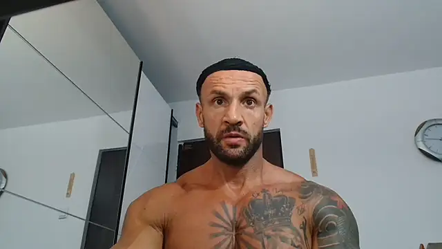 Snapshot of Magnificmuscles89 chatting on 07/21/26, 11:07 Magnificmuscles89 online show from 07/21/26, 11:07