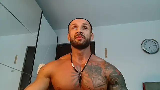 Snapshot of Magnificmuscles89 chatting on 07/30/26, 04:17 Magnificmuscles89 online show from 07/30/26, 04:17
