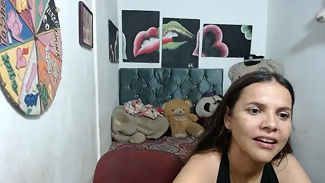 Snapshot of manzanahot9 chatting on 03/22/25, 01:43 manzanahot9 online show from 03/22/25, 01:43