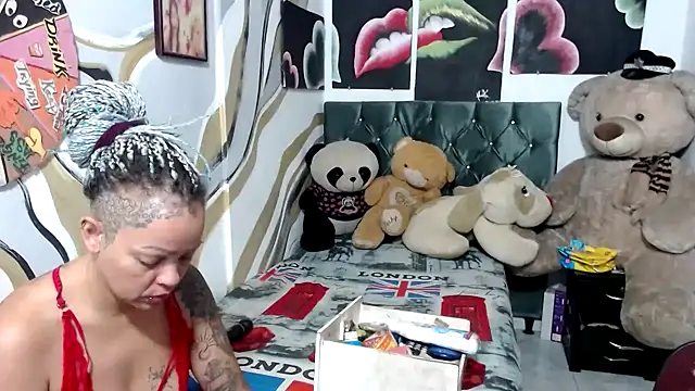 Snapshot of manzanahot9 chatting on 09/21/25, 11:23 manzanahot9 online show from 09/21/25, 11:23