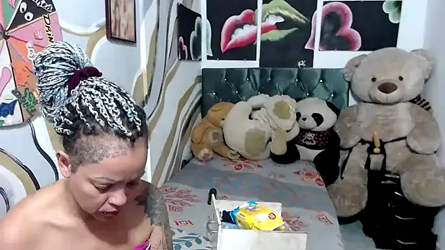 Snapshot of manzanahot9 chatting on 10/29/25, 10:50 manzanahot9 online show from 10/29/25, 10:50