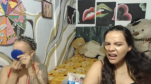 Snapshot of manzanahot9 chatting on 11/19/25, 10:48 manzanahot9 online show from 11/19/25, 10:48