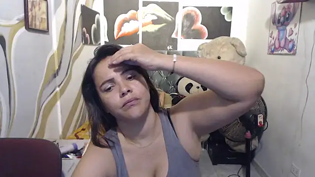 Snapshot of manzanahot9 chatting on 11/25/25, 05:35 manzanahot9 online show from 11/25/25, 05:35