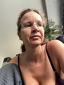 AnnikaRose online show from 09/17/25, 11:23