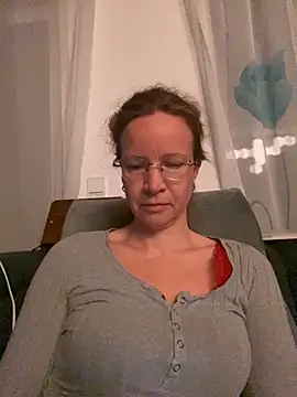 AnnikaRose online show from 11/21/25, 06:45