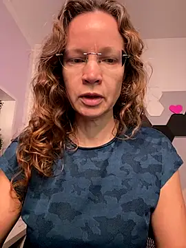 AnnikaRose online show from 12/22/25, 05:04