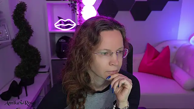 AnnikaRose online show from 02/07/26, 08:07