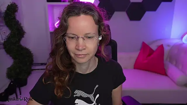 AnnikaRose online show from 02/11/26, 06:40