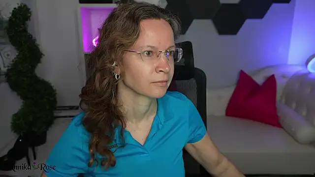 AnnikaRose online show from 02/12/26, 06:41