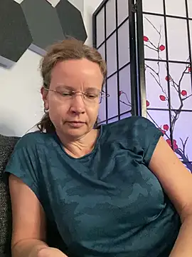 AnnikaRose online show from 04/08/26, 07:41