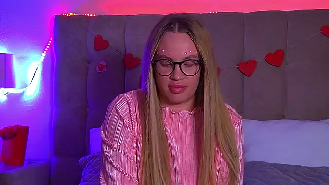 Snapshot of MariaNeumann chatting on 02/14/25, 06:51 MariaNeumann online show from 02/14/25, 06:51