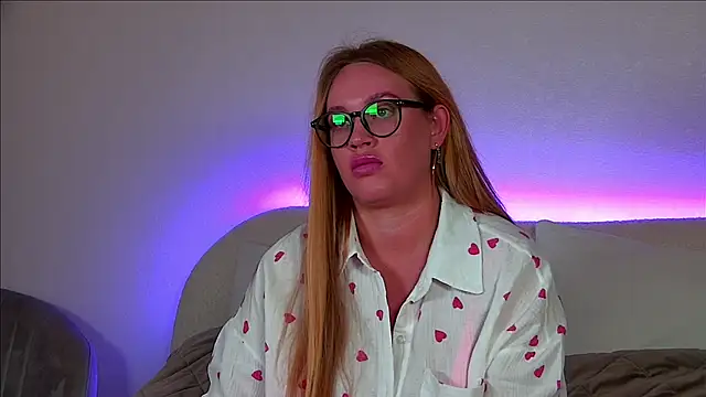 Snapshot of MariaNeumann chatting on 03/05/25, 07:16 MariaNeumann online show from 03/05/25, 07:16