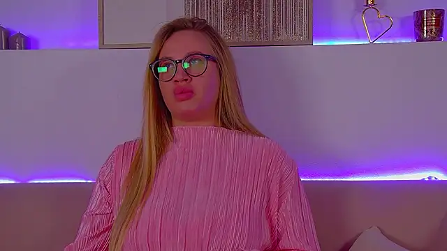 Snapshot of MariaNeumann chatting on 03/16/25, 04:52 MariaNeumann online show from 03/16/25, 04:52