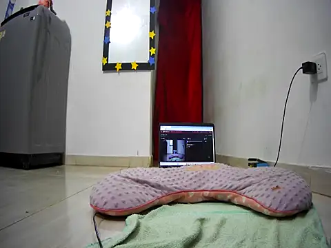 Snapshot of liam-65 chatting on 11/18/25, 11:47 liam-65 online show from 11/18/25, 11:47