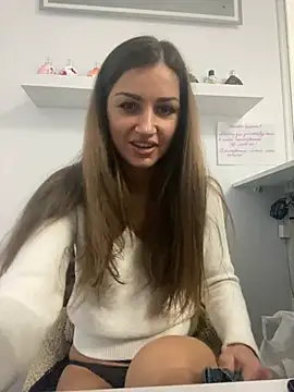 Snapshot of Lanaa19 chatting on 12/15/24, 11:12 Lanaa19 online show from 12/15/24, 11:12