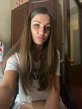 Snapshot of Lanaa19 chatting on 01/07/25, 08:31 Lanaa19 online show from 01/07/25, 08:31