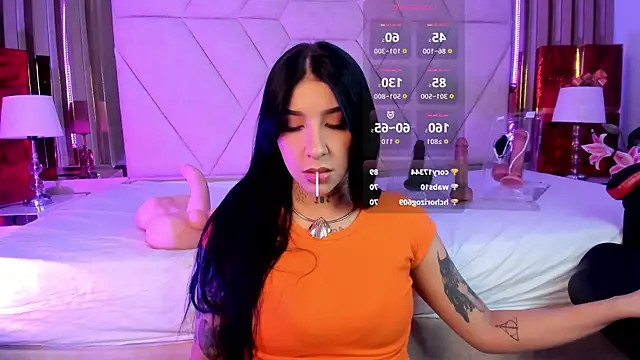 Leiaa  online show from 12/14/25, 06:41