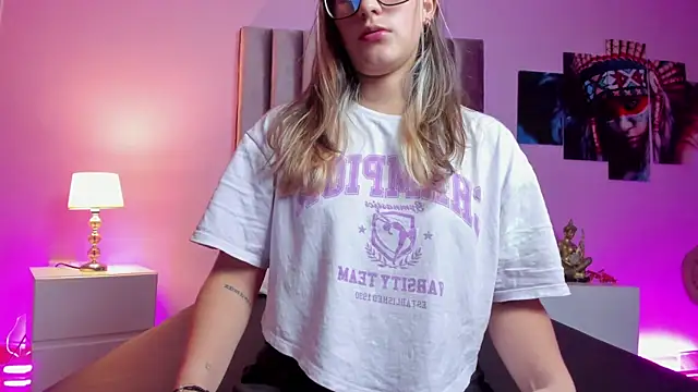 Giia paiige18 online show from 02/22/25, 03:56