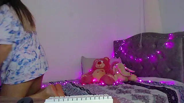 Giia paiige18 online show from 03/22/25, 03:09