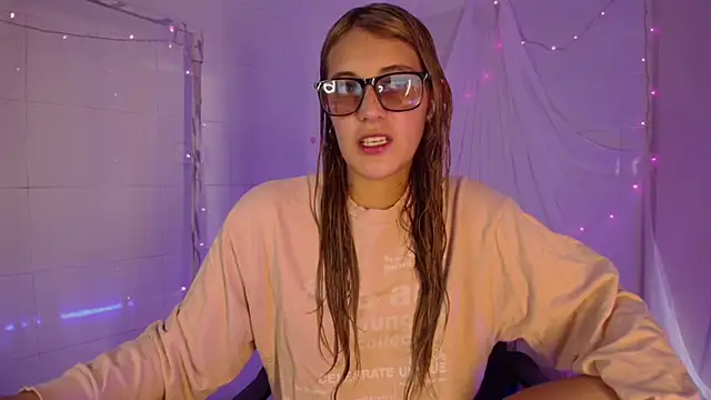 Giia paiige18 online show from 11/19/25, 01:33