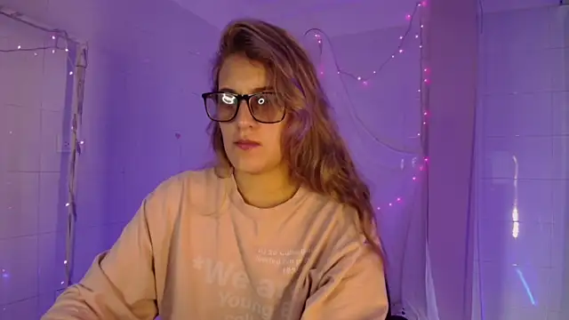 Giia paiige18 online show from 12/04/25, 01:42