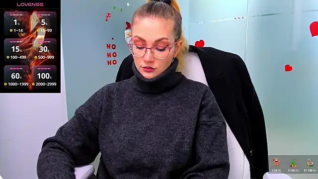 Snapshot of anyarosses chatting on 12/09/24, 06:23 anyarosses online show from 12/09/24, 06:23