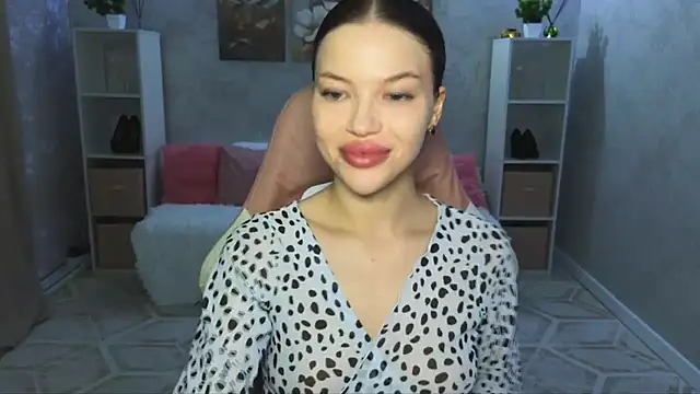 Snapshot of EmmyMills chatting on 07/14/26, 12:46 EmmyMills online show from 07/14/26, 12:46