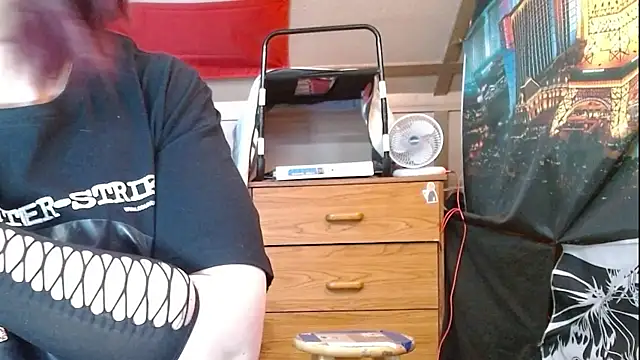 Snapshot of cosmicjones chatting on 04/19/26, 10:36 cosmicjones online show from 04/19/26, 10:36
