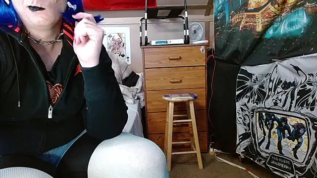 Snapshot of cosmicjones chatting on 04/21/26, 11:05 cosmicjones online show from 04/21/26, 11:05