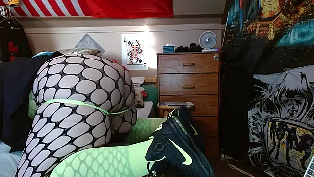 Snapshot of cosmicjones chatting on 04/22/26, 11:45 cosmicjones online show from 04/22/26, 11:45