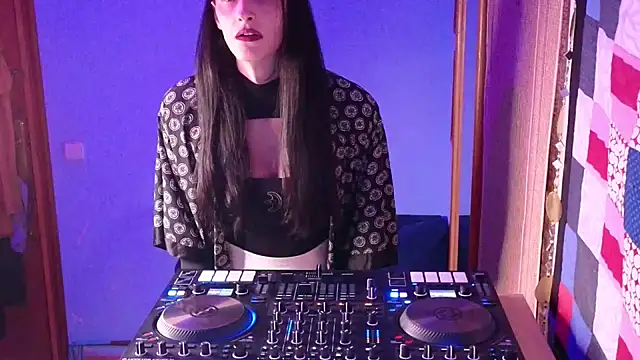 MemiKouki online show from 03/15/25, 07:48