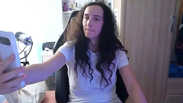 Snapshot of MemiKouki chatting on 09/28/25, 02:11 MemiKouki online show from 09/28/25, 02:11