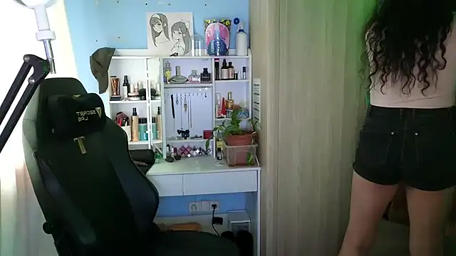 Snapshot of MemiKouki chatting on 10/14/25, 03:13 MemiKouki online show from 10/14/25, 03:13