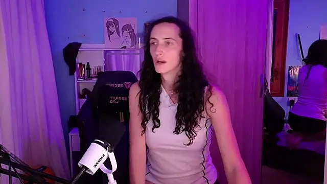 Snapshot of MemiKouki chatting on 12/13/25, 07:53 MemiKouki online show from 12/13/25, 07:53