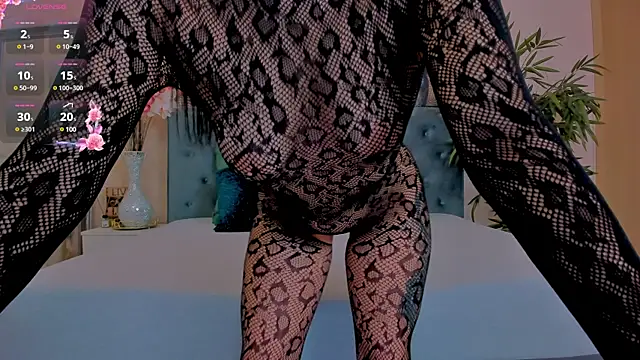 Snapshot of MichelleReys chatting on 01/29/25, 08:35 MichelleReys online show from 01/29/25, 08:35