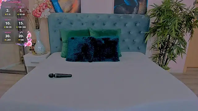 Snapshot of MichelleReys chatting on 02/04/25, 08:38 MichelleReys online show from 02/04/25, 08:38