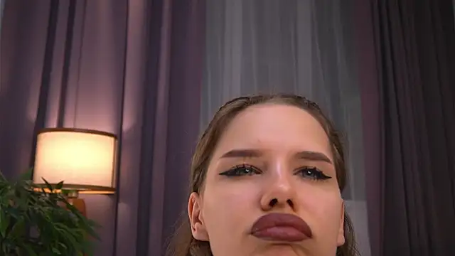 Snapshot of Elation_Evy chatting on 11/14/25, 01:26 Elation Evy online show from 11/14/25, 01:26