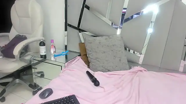 Catherinee69 x online show from 12/23/24, 09:49